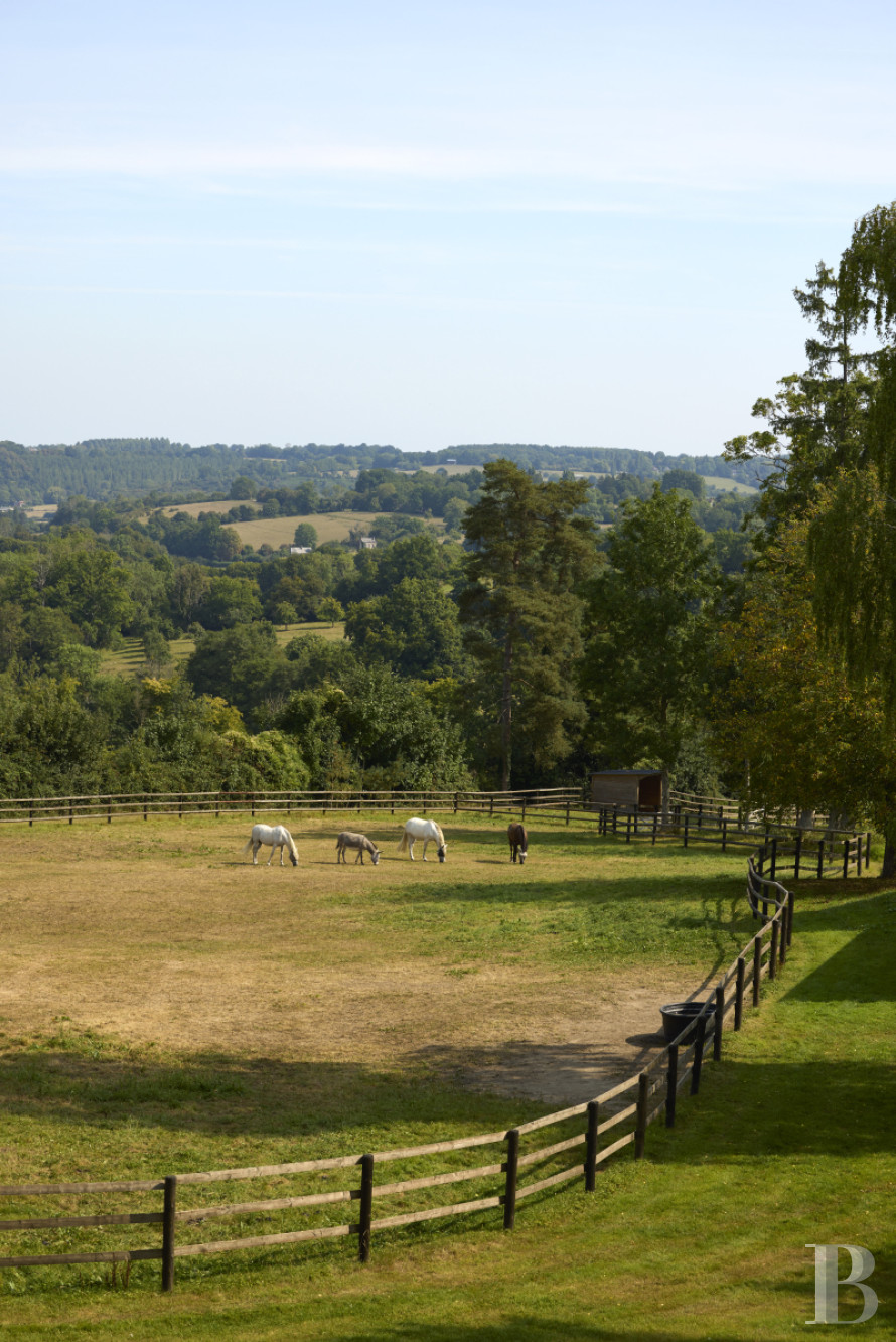 En Pays d’Auge, non loin de Lisieux, une ancienne ferme du 19e siècle transformée en paradis équestre - photo  n°3